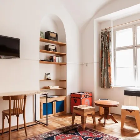 Charming In The Center *