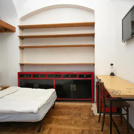 Charming In The Center *