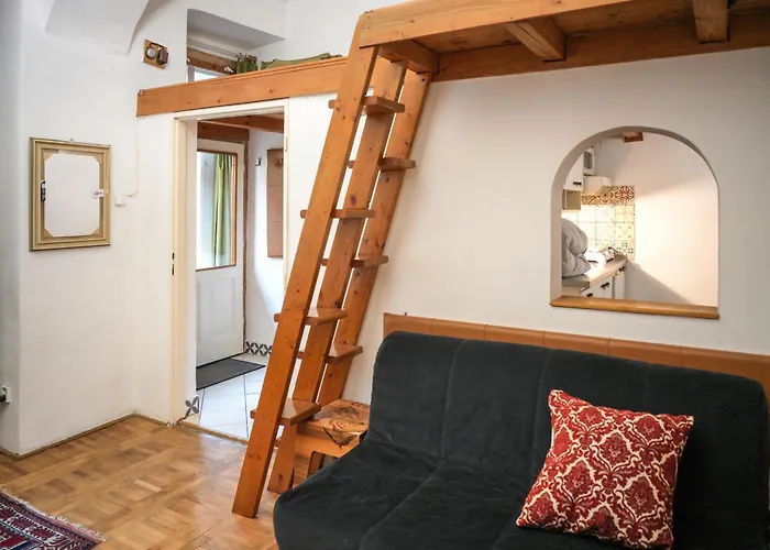 Charming In The Center *